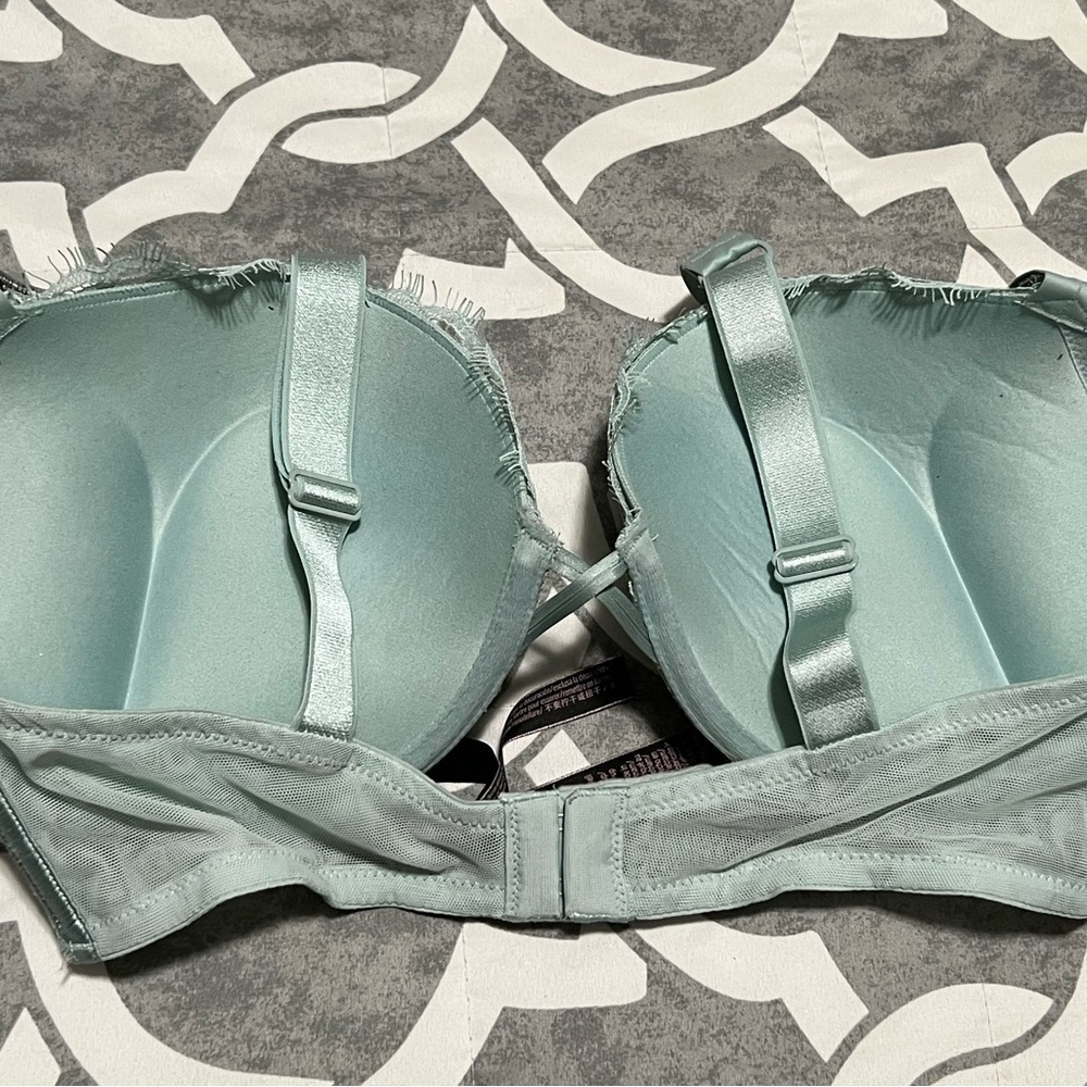 Victoria’s Secret Bombshell Push-Up Bra - Picture 3 of 4